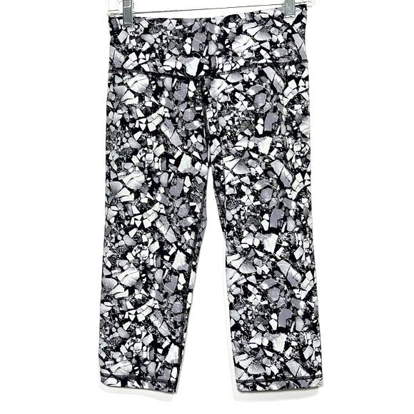 Victoria's Secret VSX Cropped Workout Leggings Size Small - Picture 3 of 9